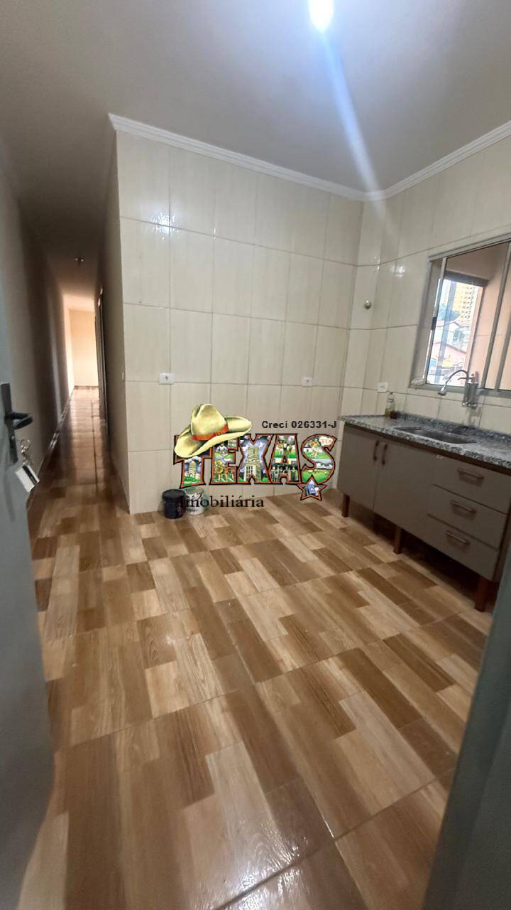 CASA NO PAVIMENTO SUPERIOR PARA LOCAÇÃO NA VILA RÉ